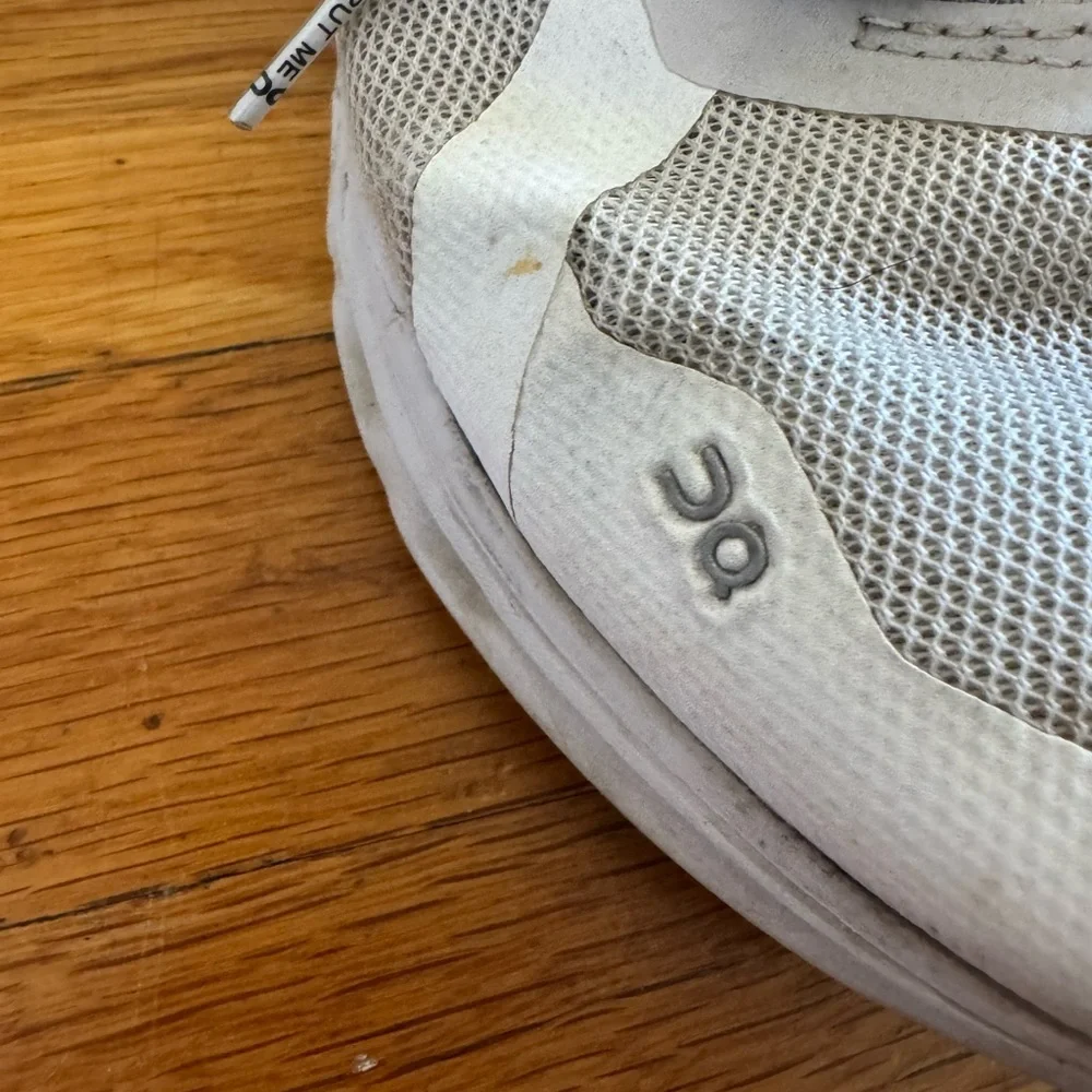 On CloudRunner Gray and White Womens sneakers Size 9.5 - Picture 11 of 11